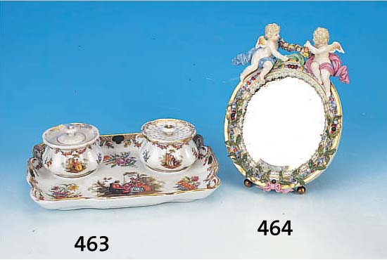 TINTENSET, WOHL PIRKENHAMMER, UM 1890, NACH MEISSENER VORBILD, BEMALT MIT GALANTEN SZENEN UND BLUMENDEKOR, GOLDRAND, LEICHT BE- RIEBEN, 26 X ...