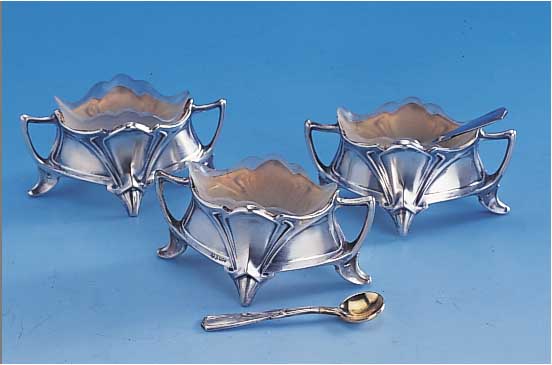 3 Salzschälchen, deutsch um 1900, 800er Silber, reiner Jugendstil, Orig.-Glas- einsätze, 2 orig.-Löffel, Vertreiber PH. Völcker, ...