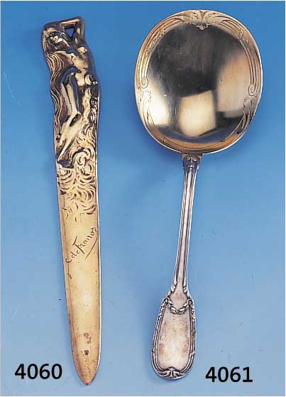 Brieföffner "liegender Frauenakt", wohl Frankreich um 1900, sign. C. de Franoz, Gelbguß, feine Ausarbeitung, L ca. 25 cm, ...