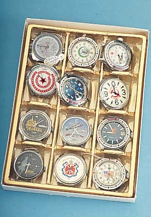 KONVOLUT: 15 RUSSISCHE HERRENARMBANDUHREN, VERSCH. MOTIVE, ALLE UNGETR. LAGERWARE, GEFER-TIGT IN DER ZEIT VON 1989-1992, MILITäRISCHER EINSCHLAG, ...