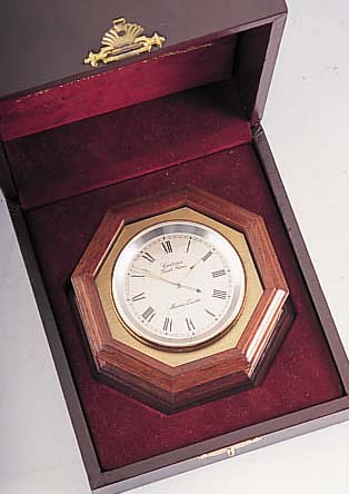 CERTINA Schiffs/Tischuhr, Marinequartz, rechteckiges Edelholzgeh., Orig.-Etui, Mineral-gl., Zentralsek., vers. Blatt, High-Tech- Quartzwerk, ...