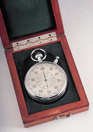 SLAVA EINHANDSTOPPER IM 2-TEILIGEN HOLZKASTEN, SOWIETUNION UM 1985, 15 ST., SCHNELLSCHW., 100ER AUßENTEILUNG, 6-MIN.-STOPPZäHLER, KAL. 54601, ...