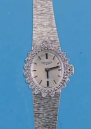 LONGINES Damenarmbanduhr, neutr. WG 750/000-Geh. rhod. incl. WG-Gliederband, Lünette m. 8/8 Diamanten zus. ca. 0,32 ct l. get. Weiß, Boden ...