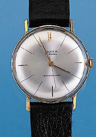Konvolut: 2 Herrenarmbanduhren, 1 x ANKER, Deutchl. um 1963, GG 585/000, Einschalengeh., Handaufzug, 17 St., Ankerrundwerk, stoßges., Lederband, ...