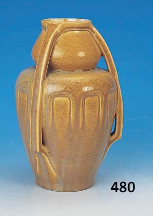 Vase, Teichert in Meissen, um 1905-10, Ent- wurf Henry van der Velde oder Erica von Scheel Steingut, ockergelbe Laufglasur mit grau- blauer ...