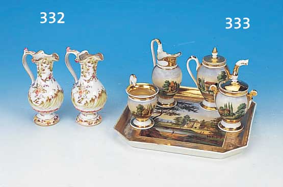 Zwei Kännchen, Samson Paris, um 1880-90, Porzellan, reliefiert und bunt bemalt mit Blumen, Goldstaffage, Deckel fehlen, H. ca. 15 cm