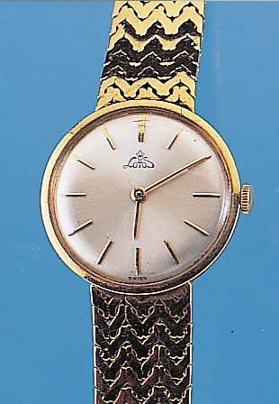 LOTUS Damengoldbanduhr, Schweiz um 1968, GG 750/000 incl. GG-Gliederband, vers. Blatt m. aufgel. GG-Std.-Zeichen, Goldzeiger, Boden u. Glasr. ...