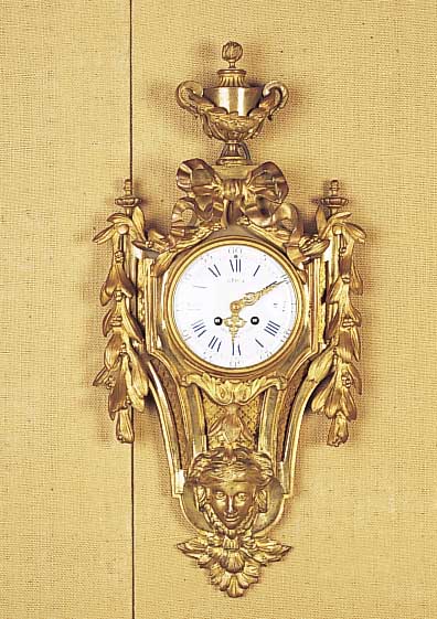 Kartelluhr, Frankreich, um 1870, im klassizistischen Stil, Messingguß reich verziert mit Maskeronen, hinten gerader ...