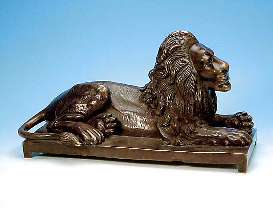 Bronzefigur, deutsch, um 1810-20, liegender Löwe, schwerer Bronzeguß, ca. 29 x 55 x 26 cm