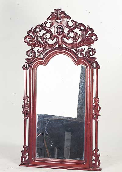 Großer Spiegel, deutsch, um 1860/70, Mahagoni massiv, schöne geschnitzte Krone, 169 x 86 cm, leichte Altersschäden
