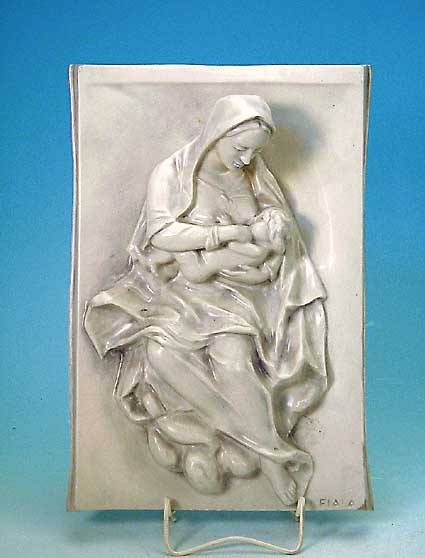 RELIEF, ROYAL DUX TSCHECHIEN, SIGN. FIALA, PORZELLAN, MADONNA MIT KIND, CA. 37 X 25 CM, EINE ECKE BEST.