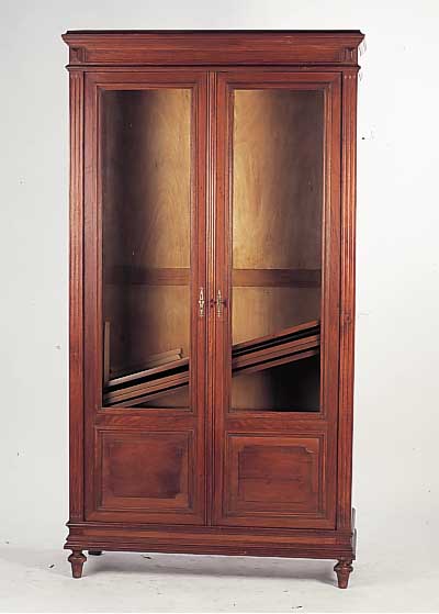 Bücherschrank, deutsch, um 1910, Nußbaumfurnier, innen Mahagonifurnier, fünf orig. Einlegeböden, 189 x 104 x 40 cm