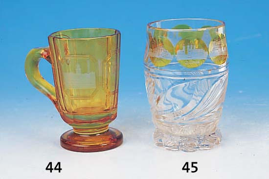 BECHERGLAS, UM 1870/80, FARBLOSES GLAS, IN KARTUSCHEN GESCHNITTENER LANDSCHAFTSDEKOR, GELB GEBEIZT, U.A. WILHELMS-HöHE, ...