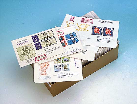 Briefposten von 563 Stck, DDR 1963-89, mit guten Frankaturen und vielen FDC's, hoher Katalogwert