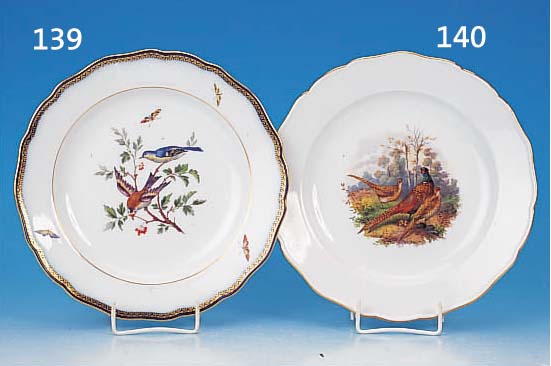 Teller, Meissen, um 1900, 1. Wahl, Porzellan, schmaler koblaltblauer Rand mit Goldstaffage, Vogeldekor mit vier Insekten, schöne ...