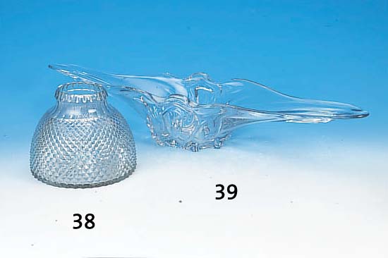 KRISTALLVASE, DEUTSCH, UM 1910, REICH GESCHLIFFEN, MIN. BESTOßEN, . H. 17 CM, D. 20 CM, BODEN MIT STERNSCHLIFF