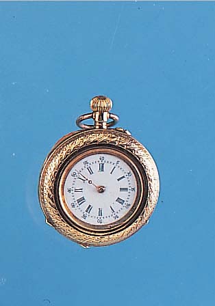 KONVOLUT: 2 DAMENTASCHENUHREN, SCHWEIZ UM 1900, BEIDE ROSEG. 585/000, ZYLINDERWERKE VERG., 1X D. CA. 32 MM, RUNDUMGRAV., EMAILBL.,RüCKS. ...