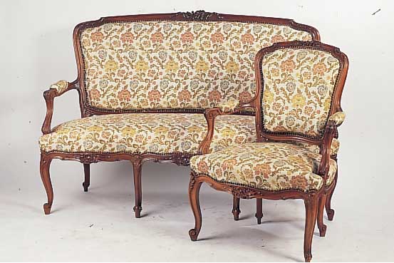 Sitzgruppe, Barockstil, um 1890/1900, Nußbaum massiv, best.aus einem Sofa, zwei Armlehnsessel und drei Stühle und ein Tisch, Platte ...