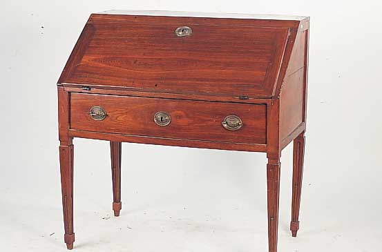 Sekretär, Louis Seize, um 1770/80, Eiche massiv, Schreibplatte, Inneneinrichtung leichte Altersschäden, elegant, 102 x 97 x 56.5 cm
