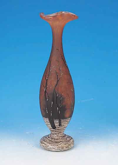 Keulenvase, Daum, Nancy, um 1900, farbloses Glas, Zwischenglas streifig einge- pudert, Emailmalerei, Winterlandschaft signiert, ...