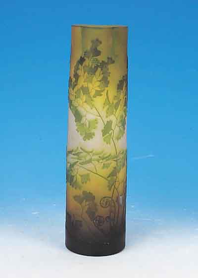 GROßE VASE, GALLé, UM 1910, FARBLOSES SCHICHTGLAS, PARTIELL GELBER INNEN- üBERFANG, FARNDEKOR, GRüN üBERFANGEN, GE- ...