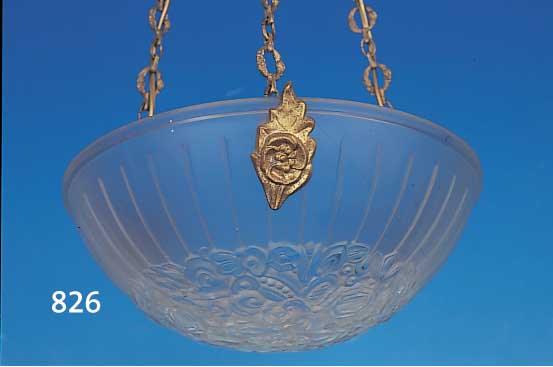 Deckenschale, Frankreich, 30er Jahre, farbloses Glas, mit floralem Dekor, Preßglas, Messingmontur, neu elektrifiziert, D. 31.5 cm