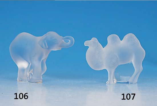 Glasskulptur, Lalique, Elefant, mattiertes Preßglas, unsigniert, H. ca. 7 cm