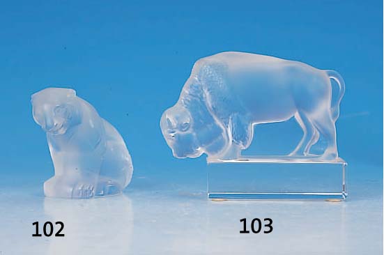 GLASSKULPTUR, LALIQUE, BISON, TEILMATTIERTESPREßGLAS, UNSIGNIERT, H. CA. 10 CM