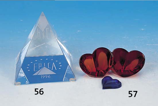 Glasobjekt, Lalique, in Form einer Pyramide,hrsg. als Geschenk fr die Repr„sentanten der Žgypten-Ausstellung "Epica" 1996, dies im ...