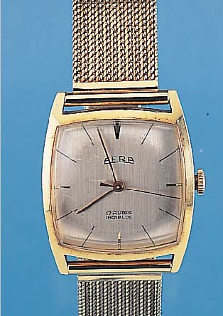 AFRA HERRENGOLDBANDUHR, DEUTSCHLAND/SCHWEIZ UM 1965, GG 585/000-GEH. INCL. GG-FLECHTBAND, BODEN GEDR., ZENTRALSEK., RUNDANKERWERK, KAL. FELSA 4010, ...