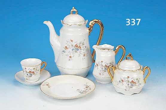 KAFFEESERVICE, DEUTSCH, UM 1890-1900, POR- ZELLAN, BUNT FLORAL LITHOGRAPH., GOLSTAFFAGE BERIEBEN, BESTEHEND AUS: KANNE, H. CA. 28 CM, 11 TASSEN ...