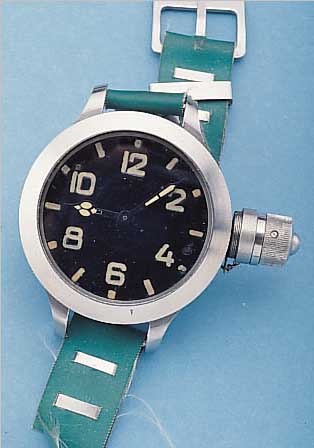 TAUCHERUHR RUSSLAND, AKTUELLE PRODUKTION, EDELST., NR. 0442, LüNETTE U. KRONENSCHUTZ- KAPPE GESCHR., BEI FERTIGST. WASSERD., MINERALFLACHGL., ...