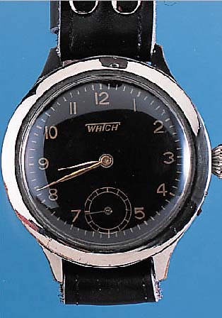 Pilotenuhr aus Taschenuhr bezeichnet WATCH, Werk um 1895, Geh.-Einbau um 1945, Metall verchr., Boden u. Glasr. gedr., Pilotenband neu, ...