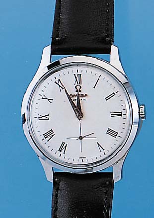 OMEGA HERRENARMBANDUHR, NEUTR. METALLGEH. VERCHR., AUF KUNDENWUNSCH BEIDS. VERGL., EMAIL-FARB. KONTRASTZIFFERBL. REST., VERG. ANKER- WERK, 19 ...