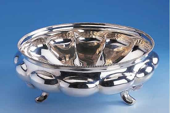 Fußanbietschale, Schwäbisch Gmünd um 1910/15, 800er Silber, schöne schwere Ausf., abstr. Barockstil mit Perlrand und gebaucht-gerillte Form, 3 ...