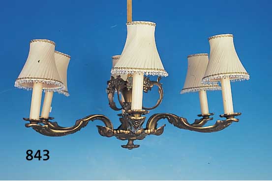 Deckenlampe, deutsch, um 1910/20, floraler Dekor, sechs Brennstellen, Messing H. 80 cm, D.c a. 66 cm, Elektr. nicht ge- prüft