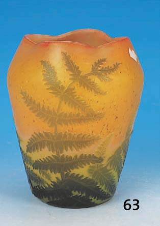 Vase, sign. Legras, um 1912-14, Schichtglas, zwischen den Schichten gelb und orangefarben eingepudert, Opalinüberfang und zwei ...
