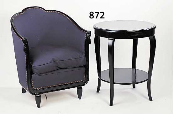 SESSEL UND BEISTELLTISCH, FRANKREICH, 30ER JAHRE, ART-DECO, HOLZ SCHWARZ LACKIERT, SESSELPOLSTERUNG UND -BEZUG ERNEUERT, TISCH: H. CA. 70 ...