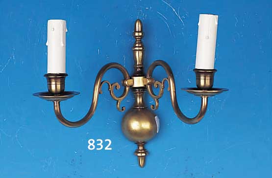 Paar Wandlampen, Barockstil, Bronze, je zwei Brennstellen, Elektrifizierung erneuert, je zwei Brennstellen, H. je ca. 26 cm