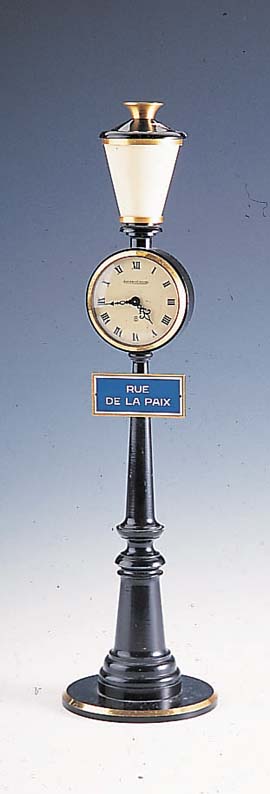 JAEGER LE COULTRE Tischuhr Rue de la Payes, Ref.-Nr. 457, Schweiz um 1962, Massiv-Metall Geh. schw. lackiert, teilw. verg., in Form einer ...