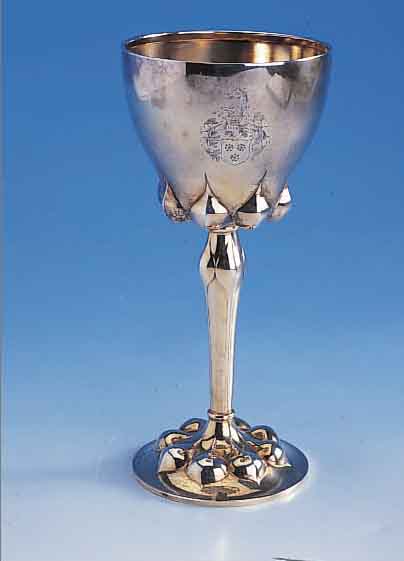 SOGN. ANANASPOKAL, POSEN UM 1910, 800ER SILBER VERGOLDET, REINER JUGENDSTIL, MIT ADELSWAPPEN GRAVIERT, BEZ. POSEN, H CA. 21.5CM