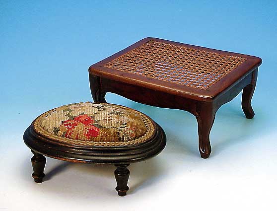 Zwei Hocker, deutsch, um 1890-1900, 1 x Holz schwarz gefaßt, mit Petit-Point-Stickereica. 13 x 34 x 26 cm; 1 x Buche mit geflochte- ner ...