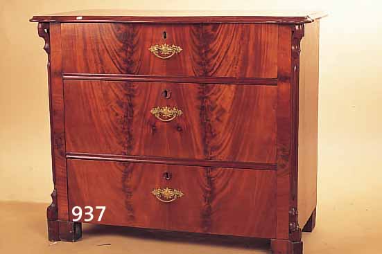 KOMMODE, LOUIS-PHILIPPE, UM 1860, MAHAGONIFURNIER, DREI SCHüBE, BESCHLäGE SPäTERL. ALTERS- BZW. GEBRAUCHSSPUREN,80 X 96 X 47CM