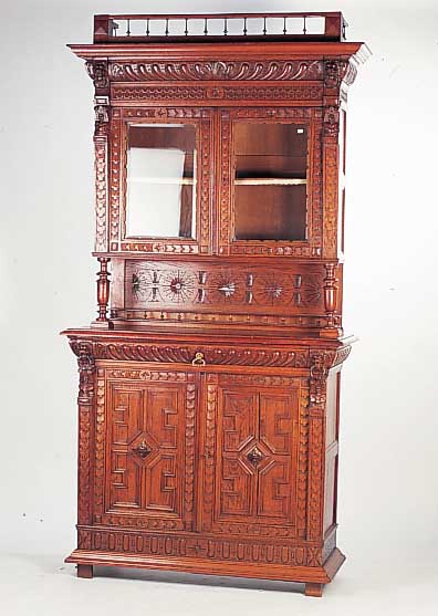 Aufsatzbuffet, Flandern, um 1890, Eiche massiv, reich geschnitzt, kassettiert, Oberteil mit facettierten Glasscheiben, ...