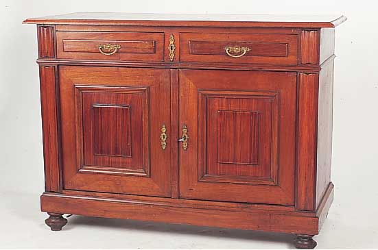 Anrichte, deutsch, um 1900, Mahagoni massiv, kassettiert, ein Fachboden, 85 x 118 x 52 cm, l. Altersschäden