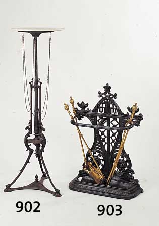 Kaminständer mit Garnitur, Holland, um 1890,/1900 Eisen und Messing, vierteilig, Altersspuren, H. ca. 75 cm