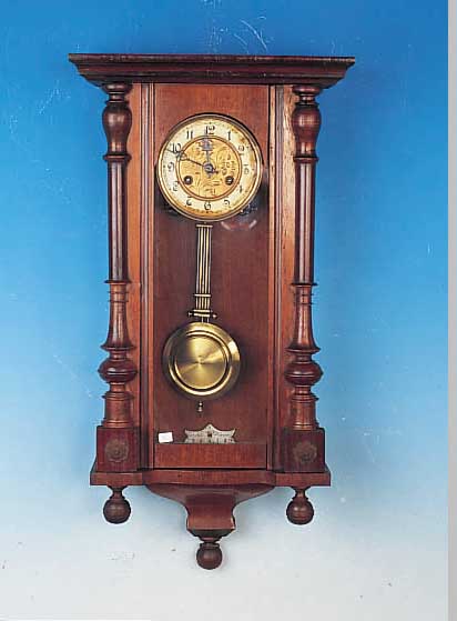 WANDUHR, MAUTE, UM 1900, VERZIERTES HOLZGEHäUSE, DREISEITIG VERGLAST, AUFSATZ FEHLT, PAPIERZIFFERNRING (ALTERSBED. FLECKIG UND ...