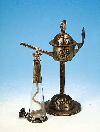 ZWEI ÖLLAMPEN, 1 X WMF UM 1905, UND 1 X STILBER, UM 1900, MIT GLASEINSATZ, H. 18/25 CM