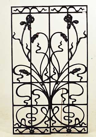 Paar Ziergitter, deutsch, um 1910, Gußeisen, Jugendstildekor, Alterspuren, ca. 100 x 30 cm