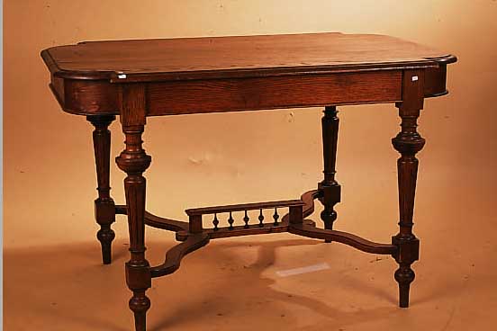 TISCH, GRüNDERZEIT, UM 1890, EICHE MASSIV, LEICHTE ALTERSSPUREN 76 X 120 X 78.5 CM, L. SCHWUNDRISSIG